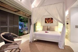 Postel nebo postele na pokoji v ubytování The Headland Villa 2, Samui