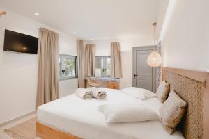 Tempat tidur dalam kamar di ORRAON Lux Aparts K