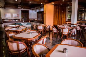 a restaurant with tables and chairs in a room at Hotel Marques in Araras