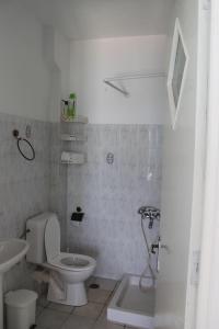 Elena Studios tesisinde bir banyo