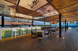 Restaurace v ubytování Mvngata Beach Hotel
