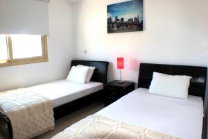 Postel nebo postele na pokoji v ubytování Palm Tree Villas
