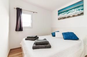 Posteľ alebo postele v izbe v ubytovaní Mobile home Damar 4