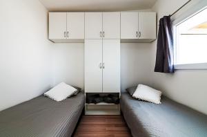 Posteľ alebo postele v izbe v ubytovaní Mobile home Damar 4