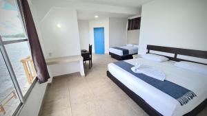 Postel nebo postele na pokoji v ubytování Hotel Vista Laguna Bacalar