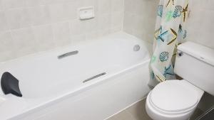Koupelna v ubytování Wiangwalee Hotel