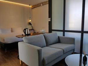 Posezení v ubytování Wonderwall Hotel