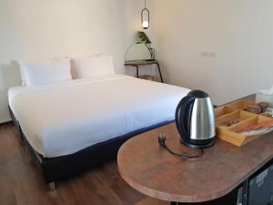 Postel nebo postele na pokoji v ubytování Wonderwall Hotel