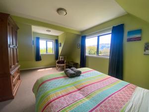Imagen de la galería de Stunning Panoramic Lake Hawea Views 5 Bedrooms, en Lago Hawea