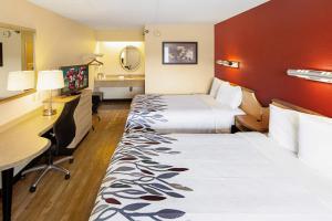 Postel nebo postele na pokoji v ubytování Red Roof Inn Utica