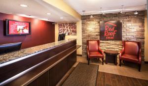 Posezení v ubytování Red Roof Inn Utica