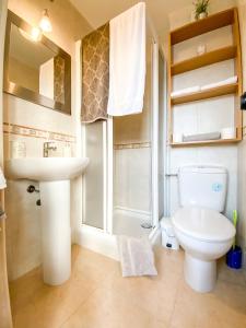 A bathroom at Apartamentos Sapoconcho by ALÔGA