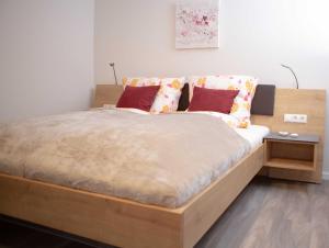 Ein Bett oder Betten in einem Zimmer der Unterkunft Familien & Ferien Wohnung by Holzbau Keller