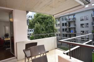 Μπαλκόνι ή βεράντα στο Stylish Studio near lake and Opera - Flower 22