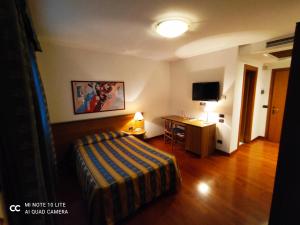 Posteľ alebo postele v izbe v ubytovaní Hotel Luna