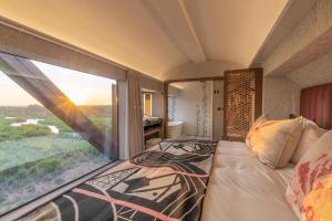 Imagen de la galería de Kruger Shalati - Train on The Bridge & Garden Suites, en Skukuza