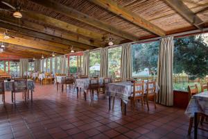 A restaurant or other place to eat at Malagas Hotel