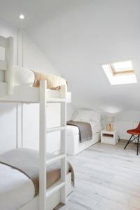 Кровать или кровати в номере Irissa by FeelFree Rentals