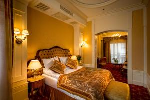Postel nebo postele na pokoji v ubytování Nobilis Hotel
