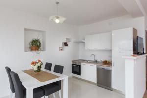 Kuchyňa alebo kuchynka v ubytovaní Apartment Manuela
