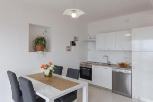 Kuchyňa alebo kuchynka v ubytovaní Apartment Manuela