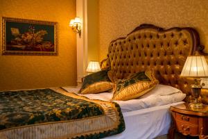 Postel nebo postele na pokoji v ubytování Nobilis Hotel