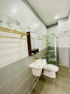 a bathroom with a toilet and a sink at Mỹ Lan hotel in Da Lat