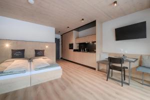 Łóżko lub łóżka w pokoju w obiekcie Simple Life Apartments