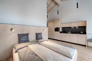 Łóżko lub łóżka w pokoju w obiekcie Simple Life Apartments