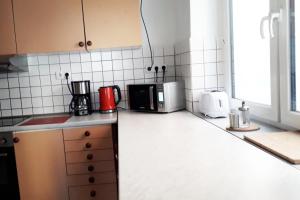 a kitchen with a counter top with a microwave at Workers House mit 7 Zimmern, Terrasse und Balkon 