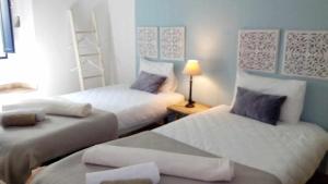 En eller flere senge i et værelse på Casa da Tia Amalia