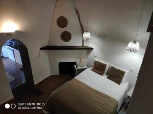 a bedroom with a bed in a room at Casa do Castelo - Zona Histórica in Mértola