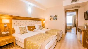 Postel nebo postele na pokoji v ubytování Yücesoy Liva Hotel Spa & Convention Center Mersin