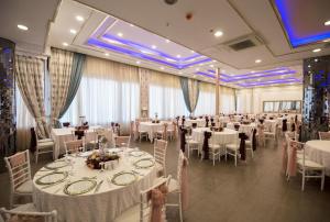 Restaurace v ubytování Yücesoy Liva Hotel Spa & Convention Center Mersin