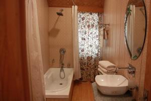 Koupelna v ubytování Khilona luxury Heritage Houseboats