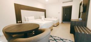 Posteľ alebo postele v izbe v ubytovaní Manazil Aldar Hotel