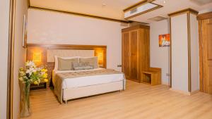 Postel nebo postele na pokoji v ubytování Yücesoy Liva Hotel Spa & Convention Center Mersin