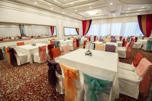 Restaurace v ubytování Yücesoy Liva Hotel Spa & Convention Center Mersin
