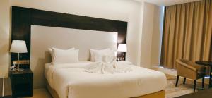 Posteľ alebo postele v izbe v ubytovaní Manazil Aldar Hotel