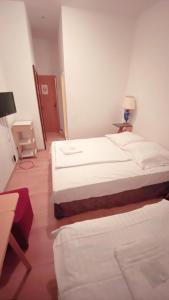 Ein Bett oder Betten in einem Zimmer der Unterkunft Märkischer Hof Hotel