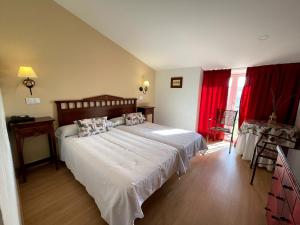 Postel nebo postele na pokoji v ubytování Arha Villa de Suances - Antiguo Albatros
