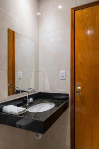 Mega Aeroporto Hotel Apenas 1 km de distância do Aeroporto de Fortaleza的一间浴室