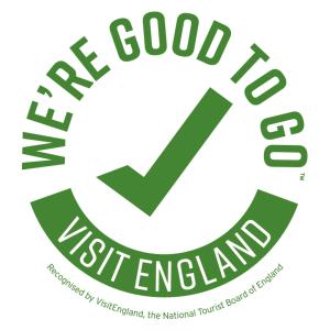 un logotipo para ayudar a Inglaterra en Lewinsdale Lodge, en Weston-super-Mare