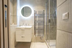 Ванна кімната в Modern Duplex Close To The Eiffel Tower