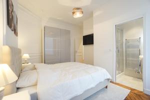 Ліжко або ліжка в номері Modern Duplex Close To The Eiffel Tower
