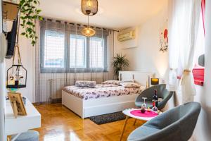 Posedenie v ubytovaní Flexible SelfCheckIns 15 & 19 - Zagreb - Garage - Loggia - New - Apartments Repinc