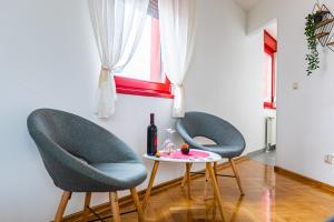 Posedenie v ubytovaní Flexible SelfCheckIns 15 & 19 - Zagreb - Garage - Loggia - New - Apartments Repinc