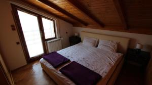 En eller flere senge i et værelse på Apartment Nikolina