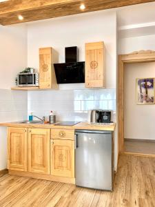 Kuchyňa alebo kuchynka v ubytovaní APARTAMENTY KRUPÓWKI 35 (Maria Mąka)
