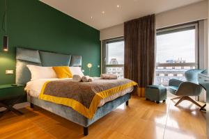 a bedroom with a bed and a green wall at Missori Suites in Milan
